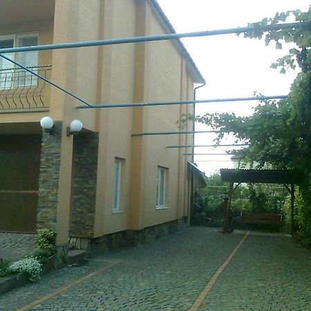 Domashnya Saduba Hotel Mukacheve Bagian luar foto