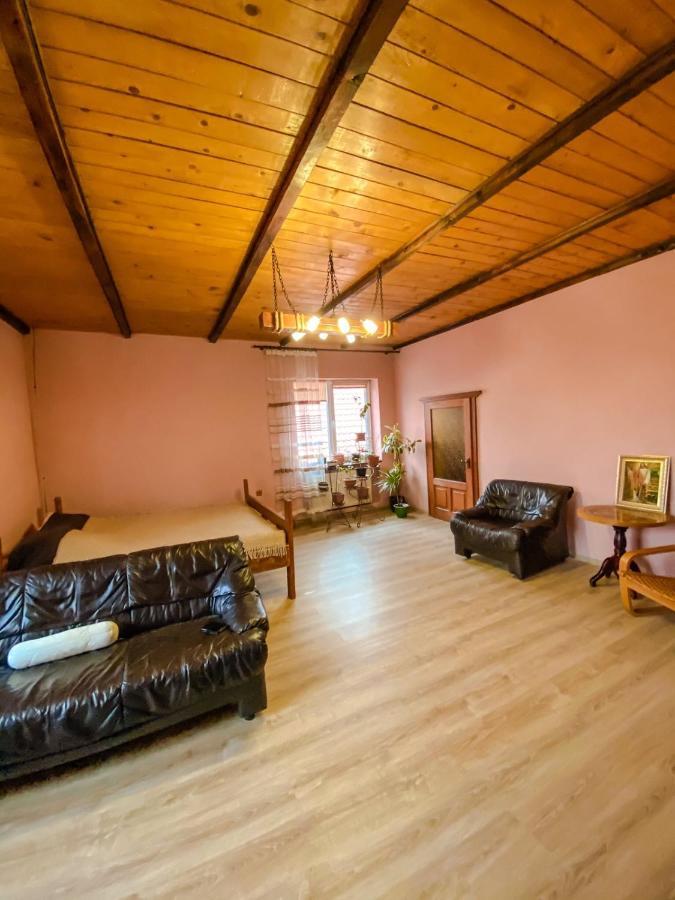 Domashnya Saduba Hotel Mukacheve Bagian luar foto