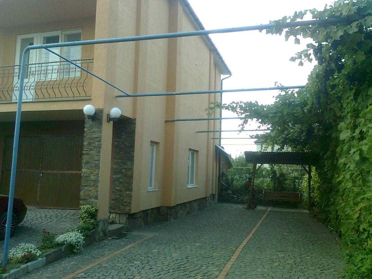 Domashnya Saduba Hotel Mukacheve Bagian luar foto
